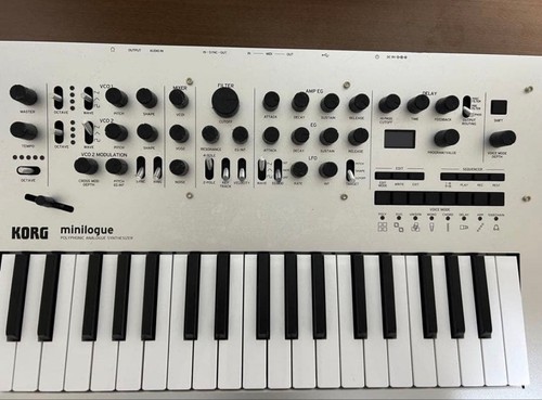 Synthétiseur analogique